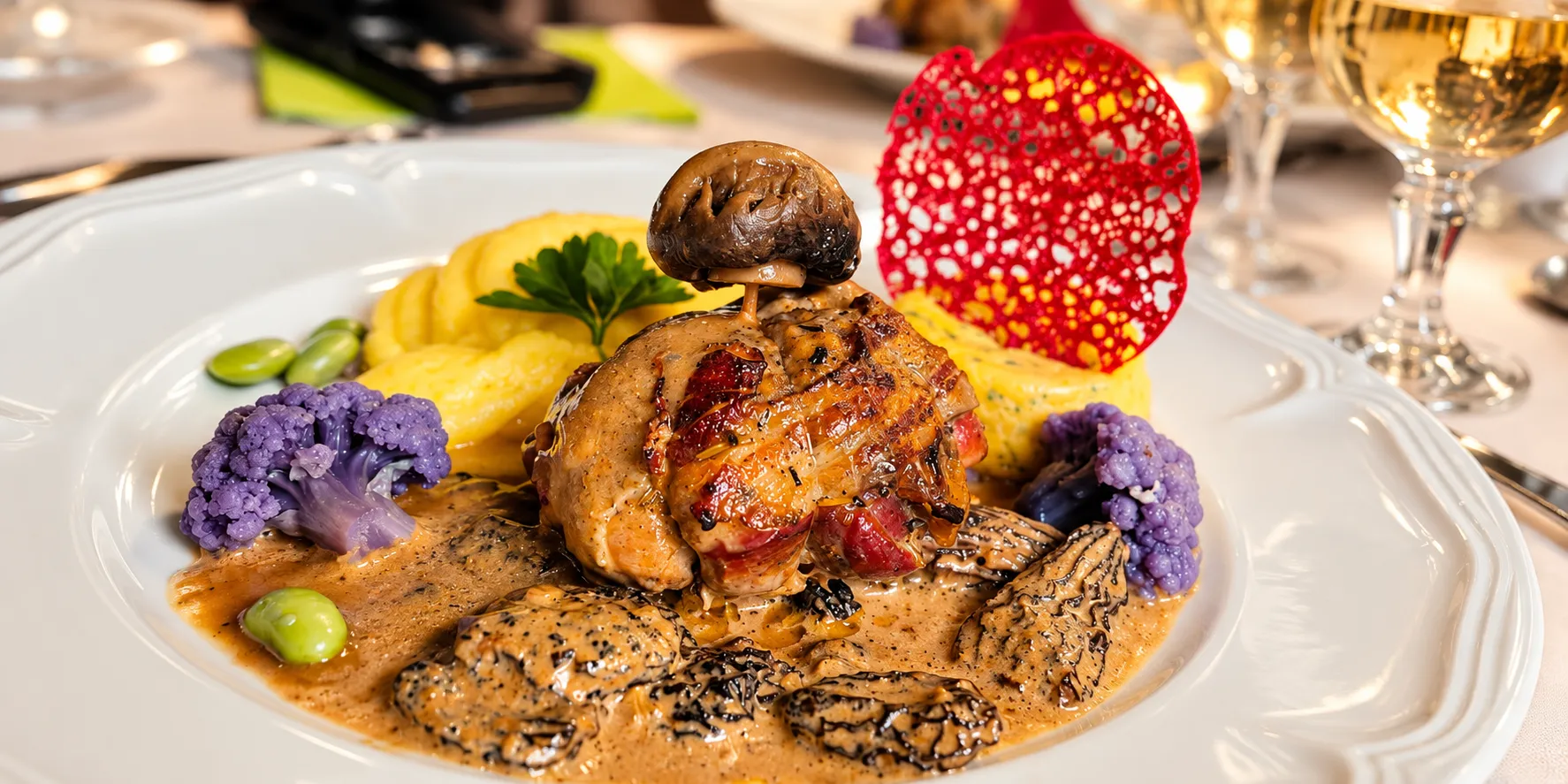 Voalille roti, morille et garniture